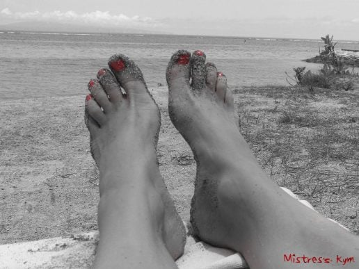 Voeten en voetzolen voor mijn aanbidder op blote voeten, POV-IMG_20171024_130047-©2018 Copyright Mistress Kym