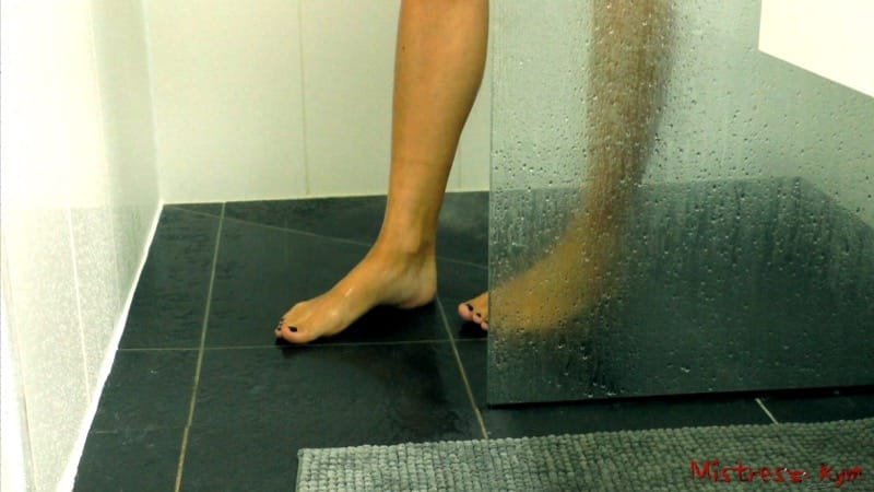 My feet in the shower 137mk2019 THUMB